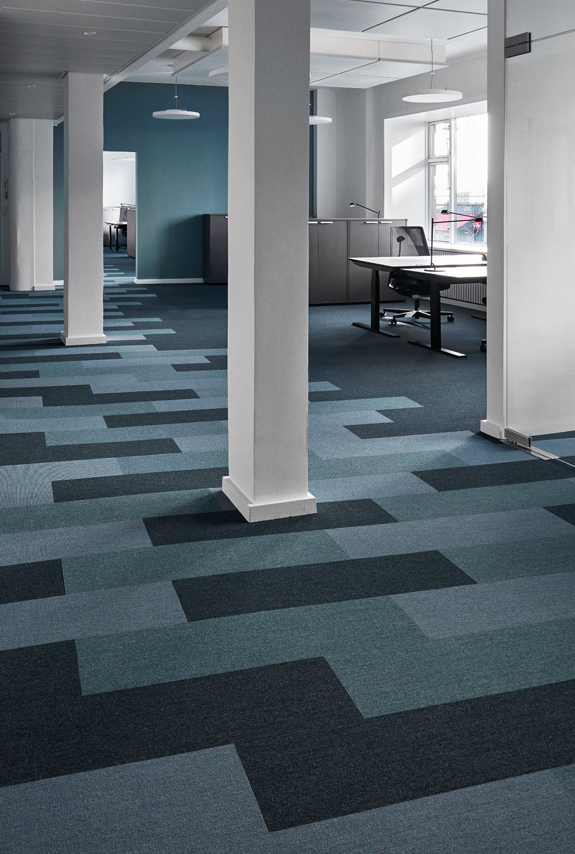 Carpet tiles & planks 